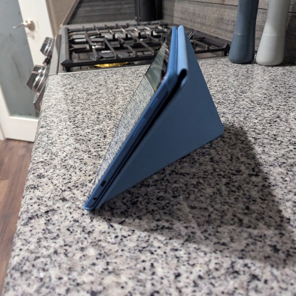 Amazon Tablet Bundle - Picture 6 of 16